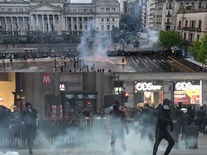 Video Gelombang Protes di Sejumlah Negara: Prancis, Albania, hingga Tunisia