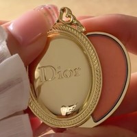 Dior Rilis Lip Balm Unik, Bisa Jadi Liontin Hingga Aksesori HP