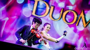 Duo yang dikenal sejak era 2000-an itu menghadirkan suasana nostalgia melalui lagu-lagu andalannya.
