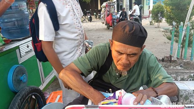 Energi Mukmin: Kakinya Lemah, Tapi Rasa Semangat Menopang Hidupnya Energi Mukmin: Kakinya Lemah, Tapi Rasa Semangat Menopang Hidupnya