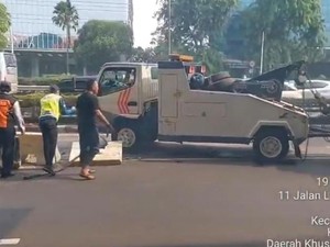 Dalam Sebulan Terakhir: 4 Kali Truk Tabrak Separator Busway di Koridor 9