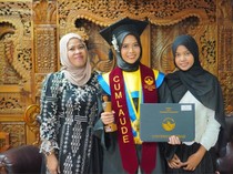 Aplikasi Matematika Buatan Sendiri Antar Fatika Jadi Wisudawan Terbaik dengan IPK 3,99