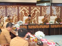 Temui Demonstran, Rudy Masud Jelaskan Upaya Tangani Karhutla Kaltim