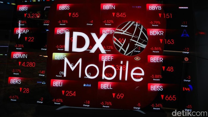 IHSG Dibuka Anjlok 4,31%, BEI Berlakukan ARB 7% Tekanan di pasar saham Indonesia berlanjut pada awal perdagangan pekan ini. Indeks Harga Saham Gabungan (IHSG) dibuka anjlok 4,31% ke level 4.961,87 pada Senin (19/10/2026), di tengah pemberlakuan batas Auto Rejection Bawah (ARB) sebesar 7% oleh Bursa Efek Indonesia (BEI).