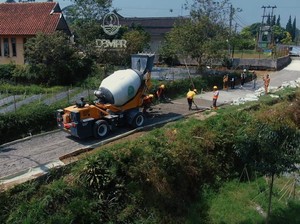Jabar Siapkan 18 Mobile Batching Plant untuk Bangun Jalan Desa Terpencil