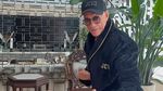 Jean-Claude Van Damme Ultah ke-66, Lilinnya Ditinju Gak Ditiup