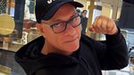 Jean-Claude Van Damme Ultah ke-66, Lilinnya Ditinju Gak Ditiup