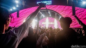Penampilan tersebut menjadi momen bagi Andika dan Dodhy untuk menegaskan kebersamaan mereka setelah sempat beredar kabar band itu akan bubar. Penampilan tersebut menjadi momen bagi Andika dan Dodhy untuk menegaskan kebersamaan mereka setelah sempat beredar kabar band itu akan bubar.