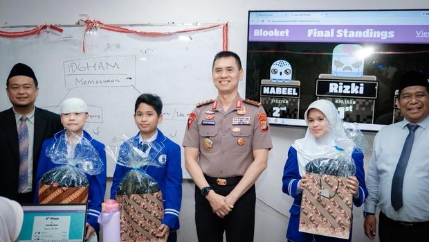 Kapolda Metro Jaya komjen Dadang Hartanto mengunjungi Sekolah Muhammadiyah Jaksel memberi pesan jaga kamtibmas, Senin (19/10/2026).