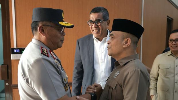 Kapolda Riau Irjen Arman Achdiat bersilaturahmi dengan pimpinan DPRD Riau, Senin (19/10/2026).