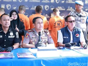 Polisi Grebek Rumah Sarang Narkoba di Gresik, 12 Orang Diamankan