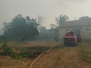 Karhutla Dekati Kompleks Kantor Pemkab Seruyan, Dinding Disnaker Terbakar