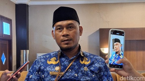 Kepala Dinas Sosial Kota Mataram, Muzakkir Walad, saat diwawancarai, Senin (19/10/2026).