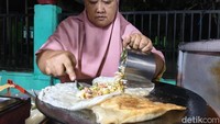 Nama Mama Iki pun lebih dikenal oleh para pelanggan dibandingkan nama aslinya. Panggilan itu melekat karena berasal dari nama anak keduanya. 