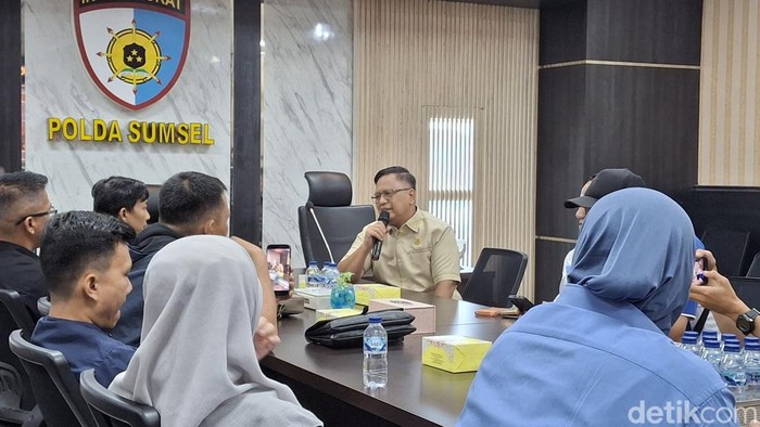 Komisaris Kompolnas Supardi Hamid menemui Koalisi Pers Sumsel di Mapolda Sumsel