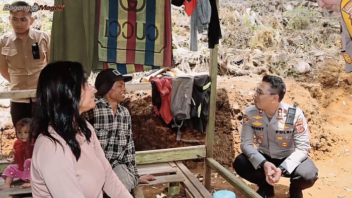 Komunitas Bagong Mogok di Kampung Babakan Bandung, Desa Wangunreja, Kecamatan Nyalindung, Kabupaten Sukabumi,