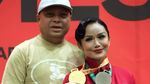 Bahagia Kris Dayanti Raih Medali Kejuaraan Wushu Ditonton Suami dan Anak