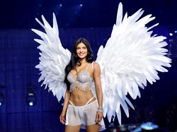 Kylie Jenner Pakai Bra Berlian Rp 901 Miliar, Debut Jadi Model Victorias Secret