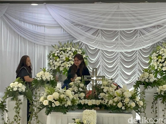 Marsha Aruan Ibunda Marsha Aruan meninggal dunia