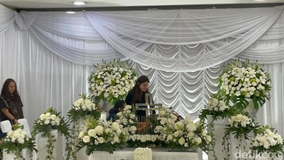 Duka Marsha Aruan Ditinggal Ibunda Selamanya