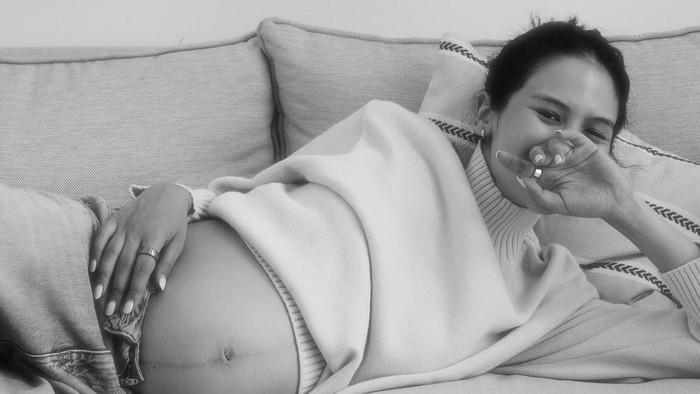 Maudy Ayunda hamil anak pertama,