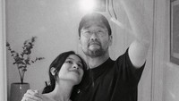 Ia memperlihatkan pelukan bersama sang suami, Jesse Choi.  Foto: dok instagram Maudy Ayunda