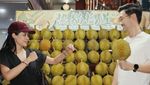 Kulineran Maudy Ayunda dan Suami, Bekal Telur Rebus hingga Jajan Durian