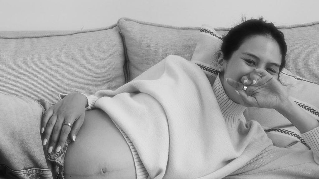 Video Maudy Ayunda Umumkan Kehamilan: Lebih dari 7 Bulan Bawa Cahaya Kecil Kami