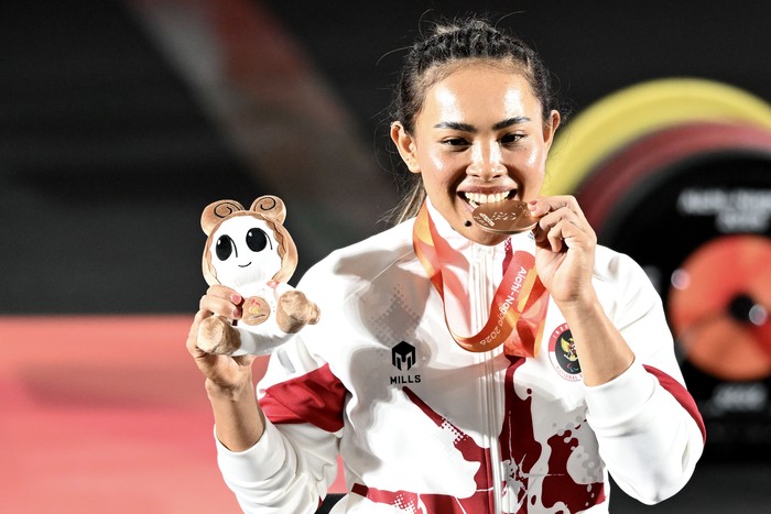 Lifter putri Indonesia Ni Nengah Widiasih bersiap mengangkat beban pada kelas 41 kilogram Asian Para Games 2026 di Nagoya City Trade and Industry Center, Nagoya, Jepang, Senin (19/10/2026). Ni Nengah Widiasih meraih medali perunggu dengan catatan ang