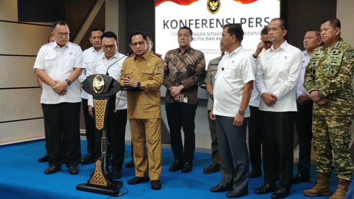 Mendagri Tito (bicara di podium)-(Kurniawan/detikcom)