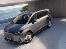 Duh! Bocil Iseng Nyalain Mobil Mercy di Pameran, Malah Nubruk Tembok