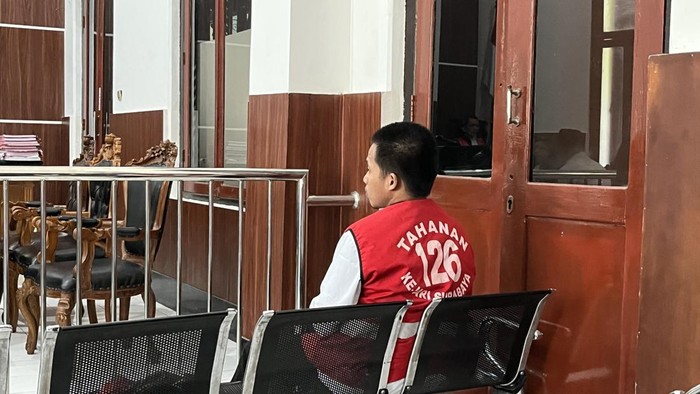 Bima Saputra, terdakwa kasus peredaran narkoba saat di PN Surabaya
