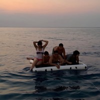 Full team, suami dan ketiga anak Nia tampak ikut. Kelimanya kompak menghabiskan waktu dengan menjajal beragam aktivitas seru bersama.&nbsp;Foto: Instagram/@ramadhaniabakrie