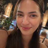 Wanita 36 tahun itu juga lebih memilih memancarkan kecantikan naturalnya dengan mengenakan riasan minimalis. Rambutnya juga selalu tampak ditata simpel.&nbsp;Foto: Instagram/@ramadhaniabakrie