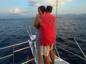 Potret Nia Ramadhani Liburan ke Gili Trawangan, Pamer Kemesraan Dengan Suami