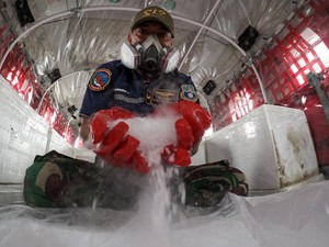 Bagaimana Cara Kerja Dry Ice untuk Atasi Kabut Asap Karhutla?