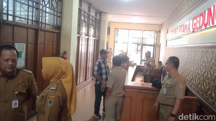 Para pejabat Pemkab Klaten mengikuti rapat koordinasi, Senin (19/10/2026).