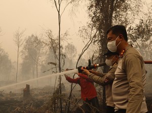 Api Dekati Bandara Tjilik Riwut, Tim Polda Kalteng dan Satgas Karhutla Bergerak