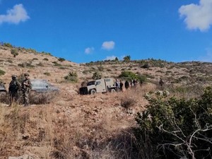 Video Kelakuan Biadab Pemukim Israel Teror-Lempar Batu ke Rumah Warga Palestina