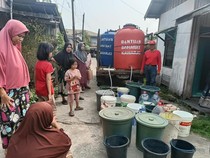 Air Ledeng Macet, Ketua RT di Banjarmasin Bantu Salurkan Air Bersih ke Warga