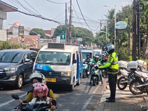Polantas Polda Metro Urai Macet Lalin Jakarta di Jam Pulang Kerja