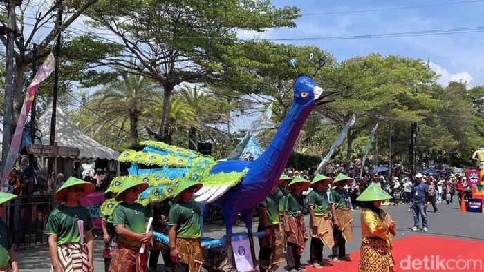 Peserta Icon Carnaval milangkala ke-14 Tahun Pangandaran
