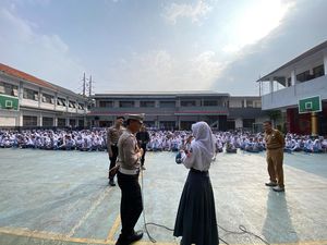 Berantas Knalpot Brong-Bullying, Polisi Satroni Sekolah di Cimahi