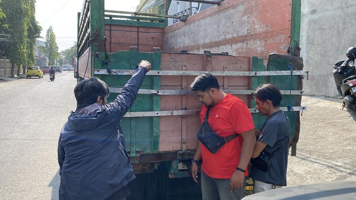 Seorang pria di Parepare ditangkap karena menyalahgunakan BBM subsidi solar dengan menjualnya kembali.