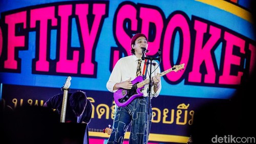 Reality Club berkolaborasi dengan musisi asal Thailand, Phum Viphurit, di Dynamic Stage Synchronize Fest 2026. Penampilan spesial tersebut berlangsung di Gambir Expo, Kemayoran, Jakarta Pusat, Minggu (18/10/2026).

Penonton memadati Dynamic Stage untuk menyaksikan kolaborasi dua musisi Asia Tenggara tersebut. Keduanya tampil membawakan lagu-lagu yang telah dikenal oleh para penggemarnya.