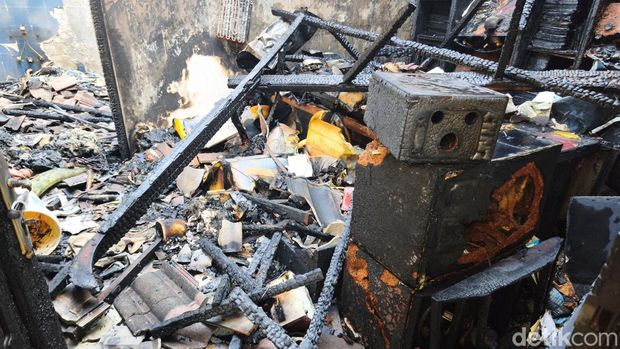 Rumah di Jalan Ahmad Dahlan, Kelurahan Pekunden, Kota Semarang, hangus terbakar, Senin (19/10/2026). Rumah di Jalan Ahmad Dahlan, Kelurahan Pekunden, Kota Semarang, hangus terbakar, Senin (19/10/2026).