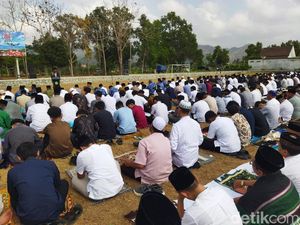 Video Ribuan Warga Pacitan Salat Istisqa Memohon Hujan