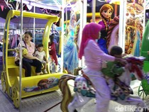 Semarak Pasar Malam di BKT Duren Sawit