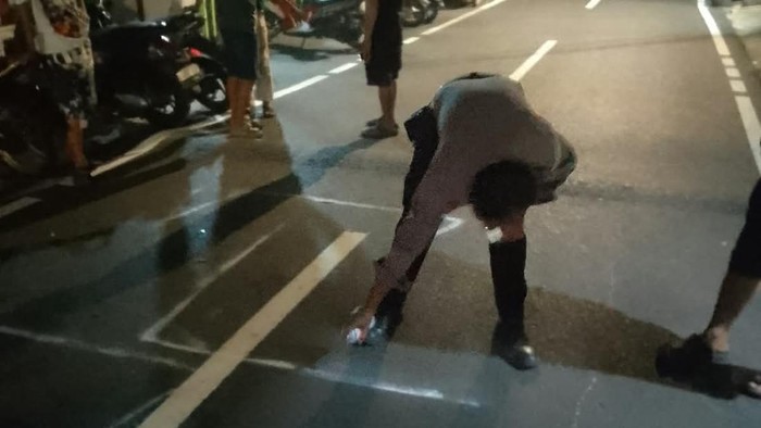 Seorang pelajar SMP meninggal dunia usai ditabrak mobil Mitsubishi Pajero di wilayah Mampang Prapatan, Jaksel. Pajero itu juga menabrak motor dan mobil lain. (dok Istimewa)