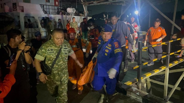 Seorang penumpang KMP Gajah Mada yang melompat di perairan Muara Kariangau Balikpapan ditemukan tewas. (Istimewa/Dok Basarnas Balikpapan)
